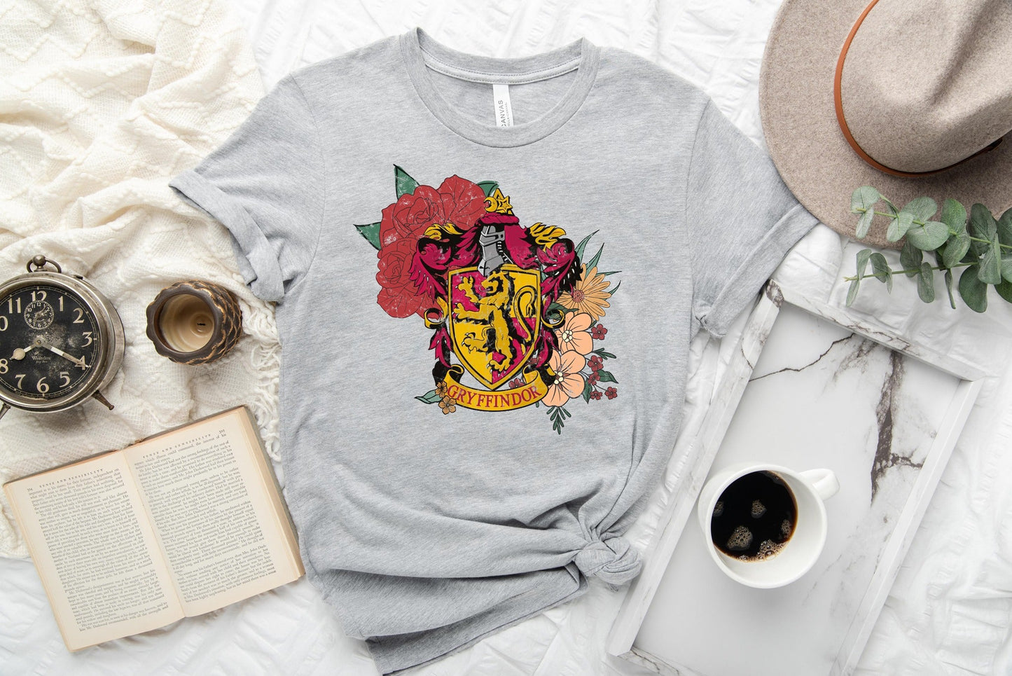 OUTFIT RUN 3-RED HOUSE FLORAL TEE