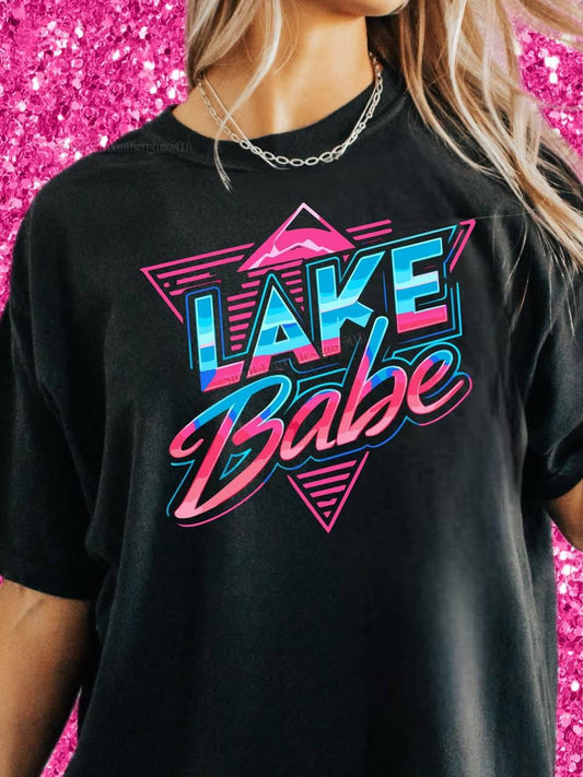 LAKE BABE 80'S VIBE TEE